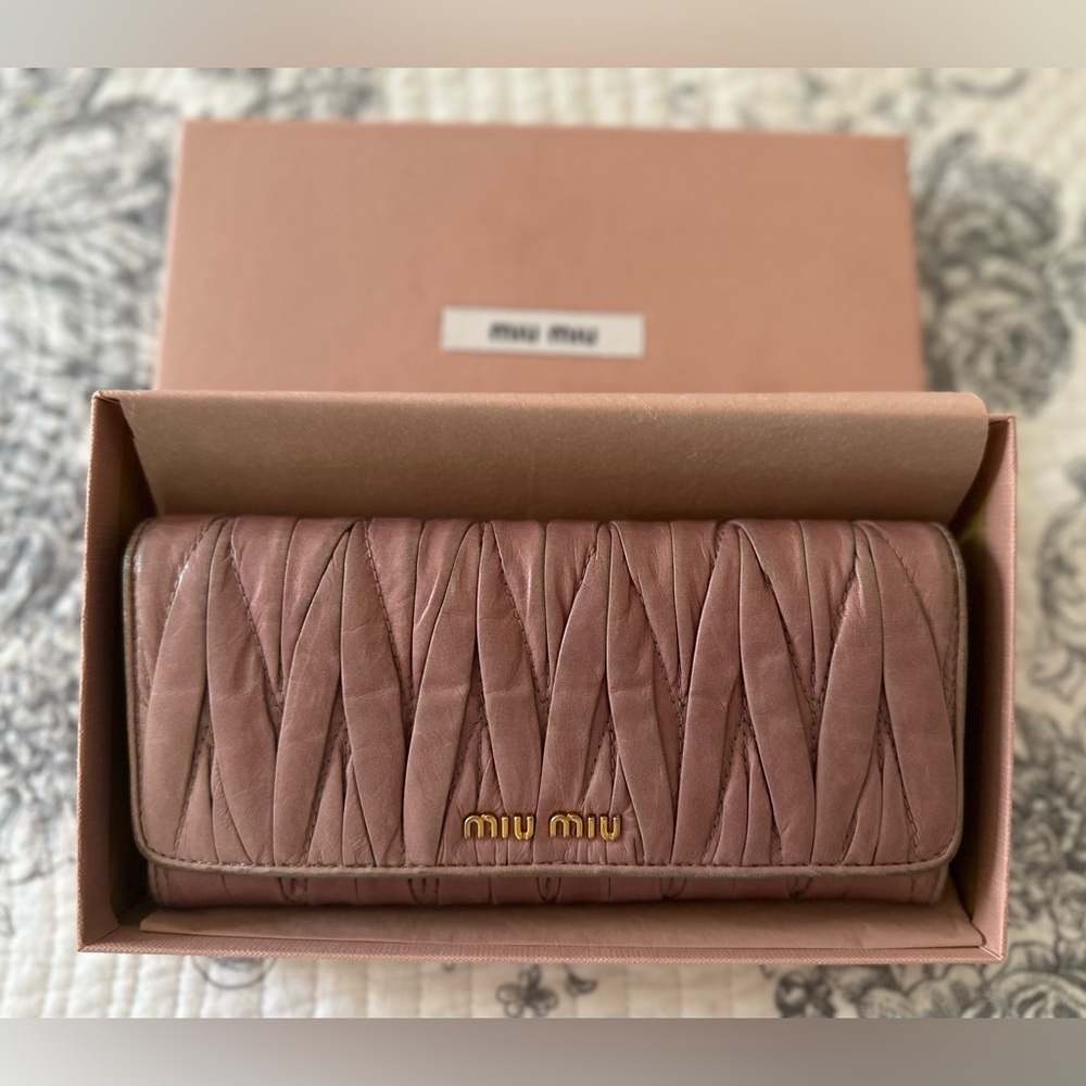 Pre-loved authentic Miu Miu iconic matelassé long wallet in dusty pink